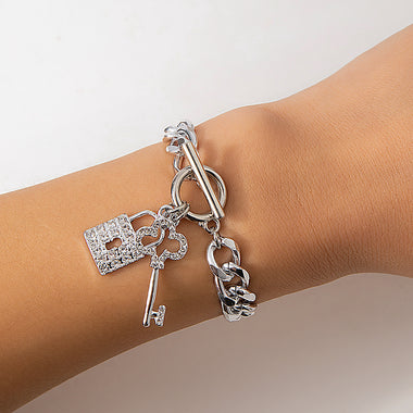 Women's Necklace thick with shiny lock and key pendant accessories