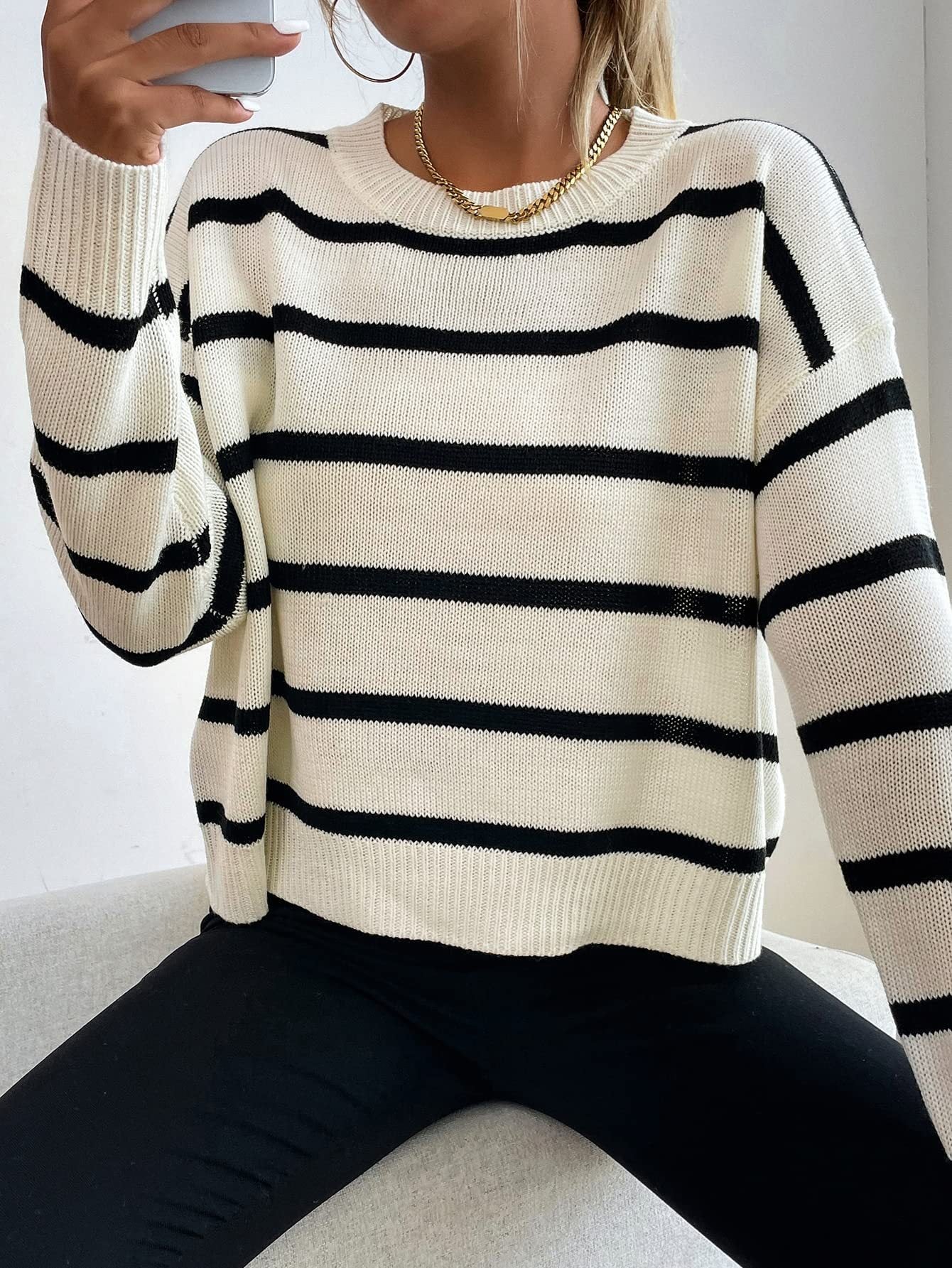 Women's sweater knitted striped elegant with long sleeves, round neck