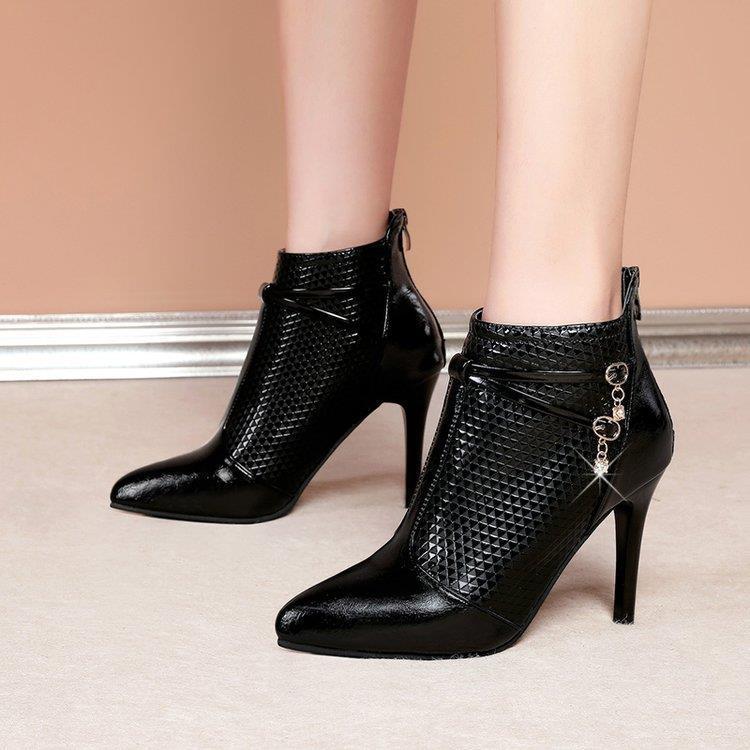 Women's ankle boots pointed toe with stiletto heels design confortable