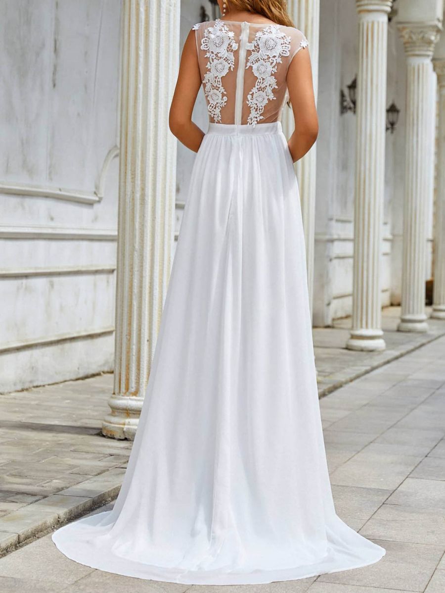 Lace Elegance Bridal Gown, Dresse  Sleeveless Ball Gown, Lace Trailing