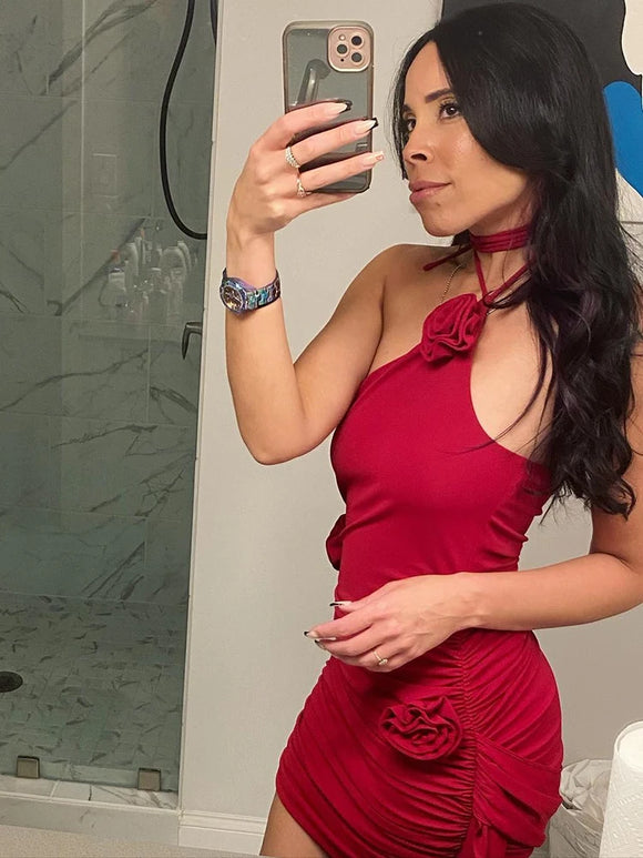 Mini robe moulante élégante et sexy décolleté dos nu 