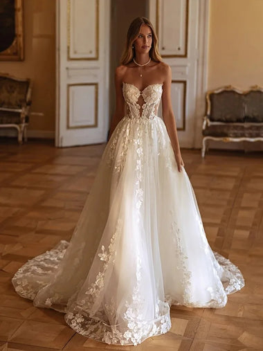 Women’s Wedding Dress Elegant Sweetheart A Line Lace Strapless Appliques Bridal Gown