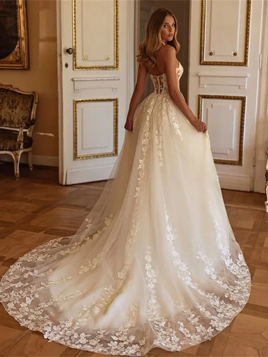 Women’s Wedding Dress Elegant Sweetheart A Line Lace Strapless Appliques Bridal Gown