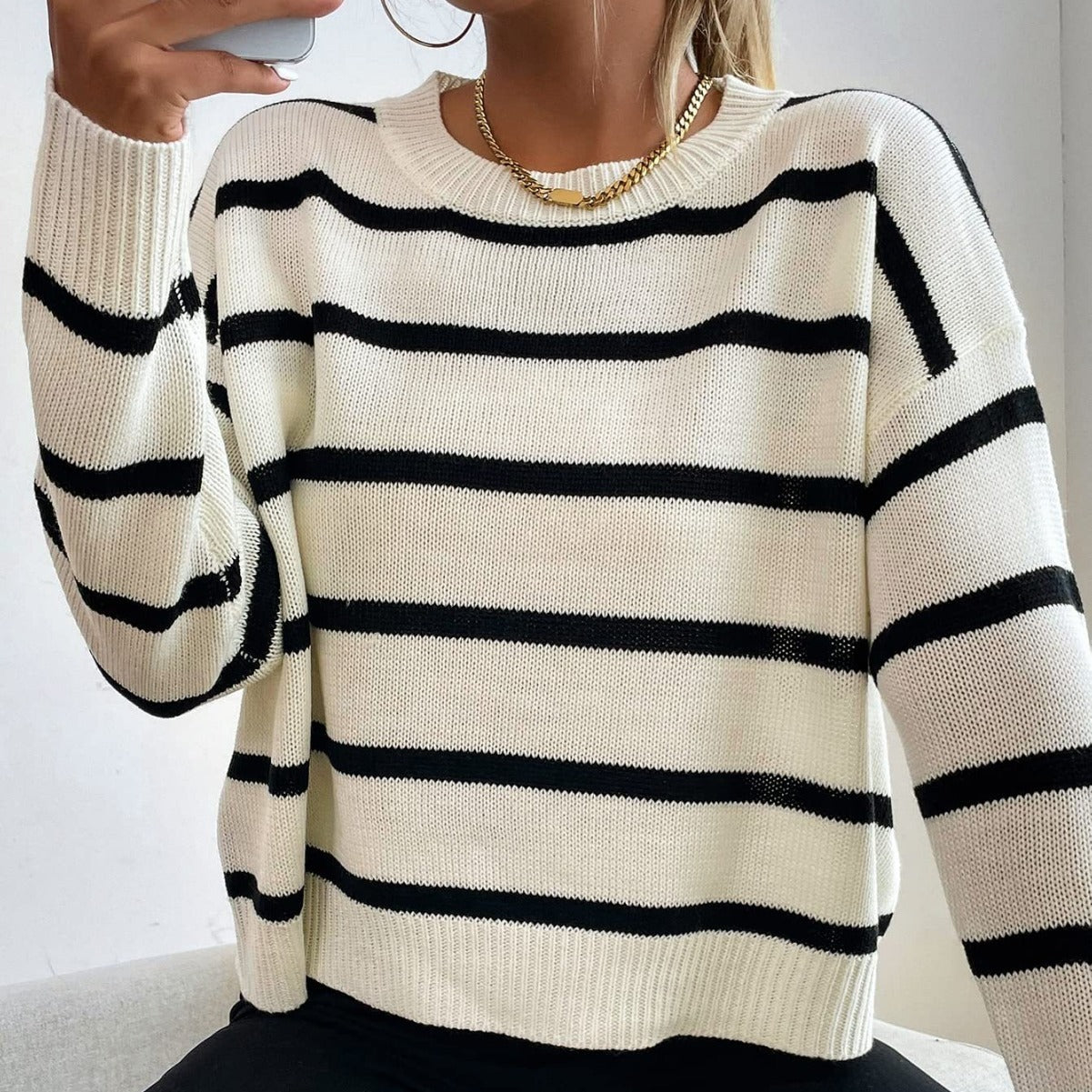 Women's sweater knitted striped elegant with long sleeves, round neck