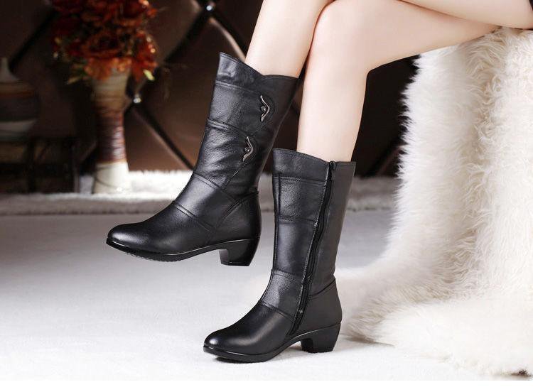 Women's Boots in velvet padded and hot elegant round head