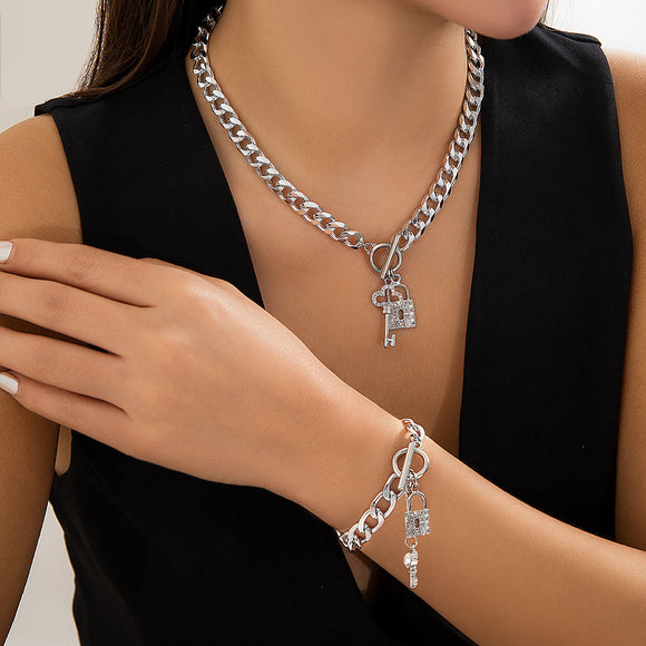 Women's Necklace thick with shiny lock and key pendant accessories