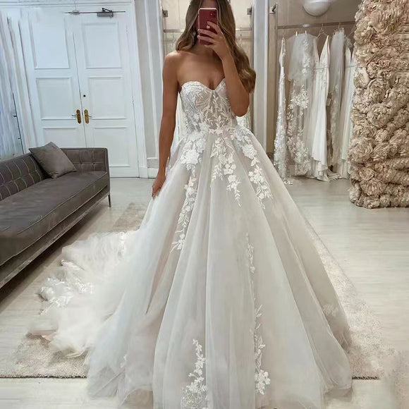 Women’s Wedding Dress Elegant Strapless Lace Tulle A Line Bridal Ball Gown