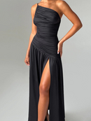 Vestido de noche con escote trapecio y hombros descubiertos-11